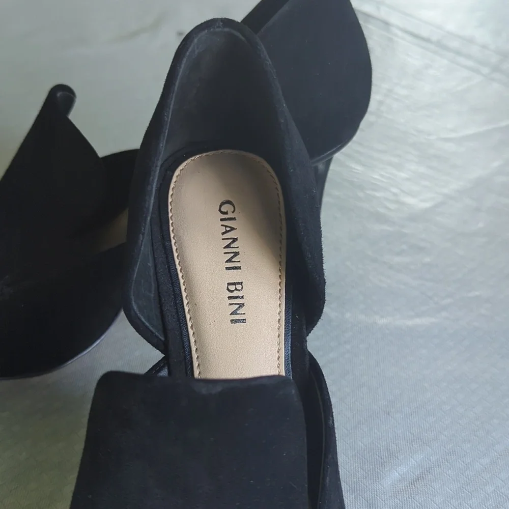 Gianni Bini Women's Faux Suede Heels EUC - Picture 4 of 10